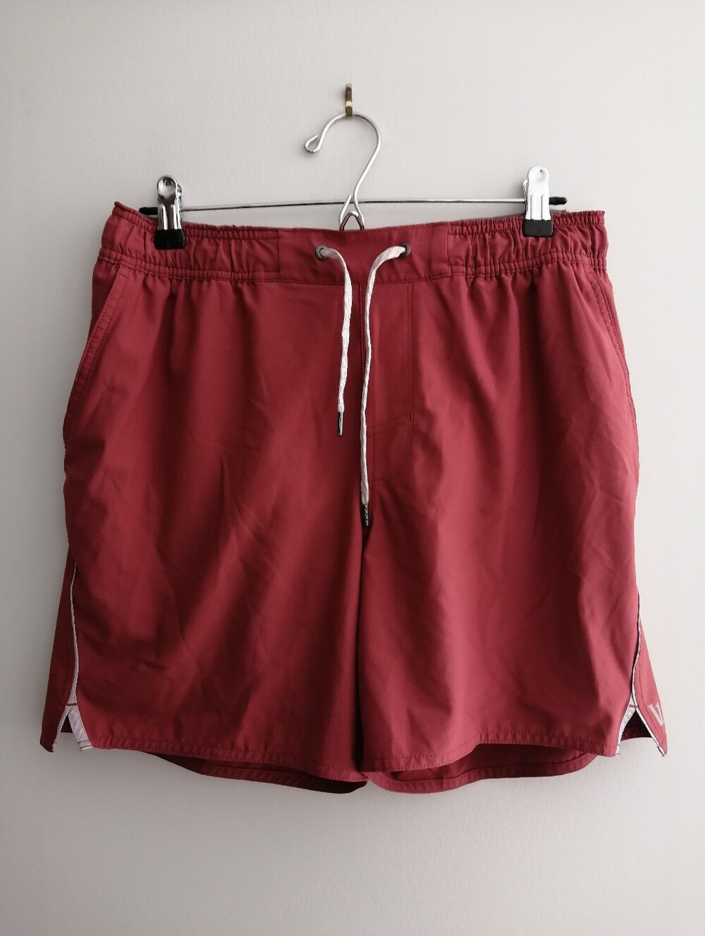 Vuori Men's Trail Shorts Built in Liner Rust Red Medium